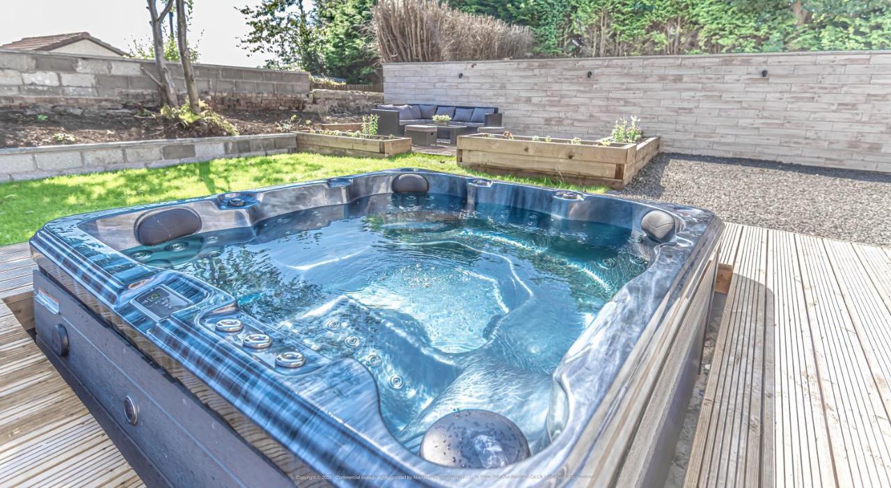 Lovely 1-Bed Cottage In Kelty With Hot Tub Exterior foto